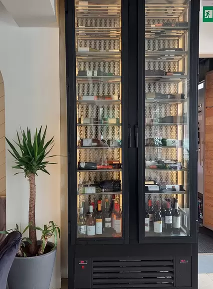 Vitrine za vino